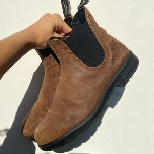 Brown suede blundstones Men’s 8.5